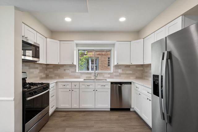 2734 W Fargo Avenue, Chicago, IL 60645