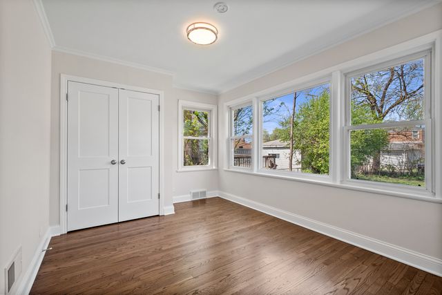 2734 W Fargo Avenue, Chicago, IL 60645