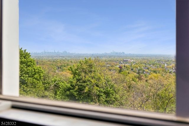 10 Crestmont Rd 5J 5J, Montclair Twp., NJ 07042