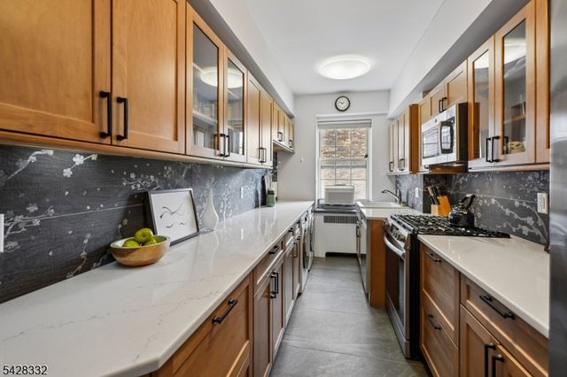 10 Crestmont Rd 5J 5J, Montclair Twp., NJ 07042