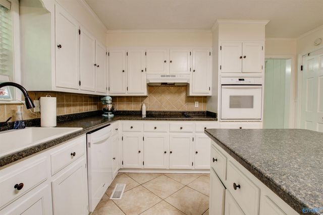 2123 NW Thunderbird Street NW, Hartselle, AL 35640