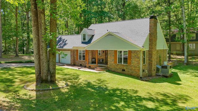 2123 NW Thunderbird Street NW, Hartselle, AL 35640