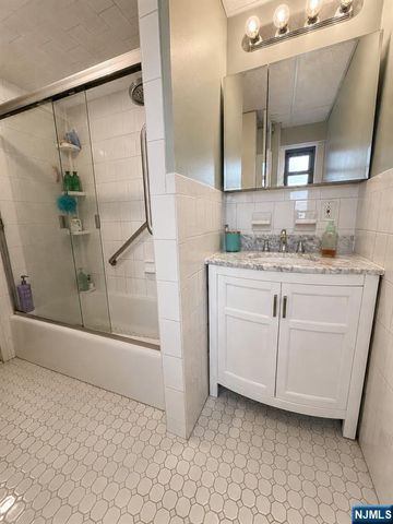 100 Prospect Avenue 5H, Hackensack, NJ 07601