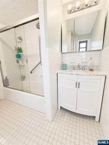 100 Prospect Avenue 5H, Hackensack, NJ 07601