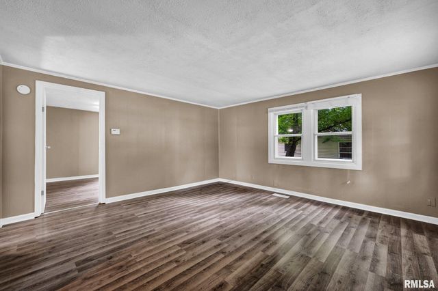 2119 N NORTHCREST Drive, Peoria, IL 61604