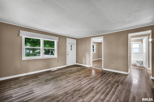 2119 N NORTHCREST Drive, Peoria, IL 61604