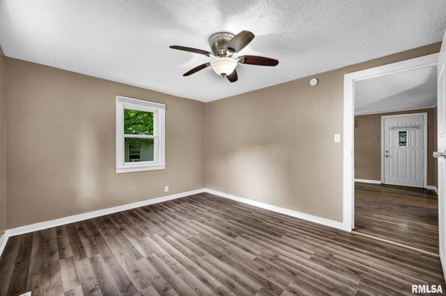 2119 N NORTHCREST Drive, Peoria, IL 61604