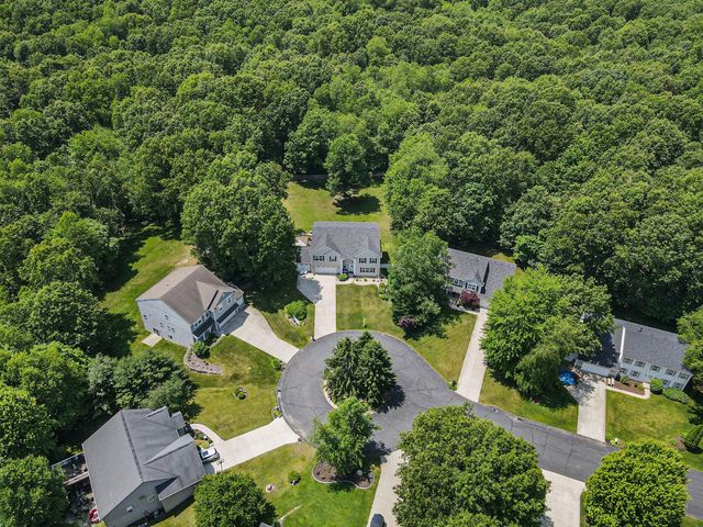 9354 Stratford Woods Trail, Kalamazoo, MI 49009