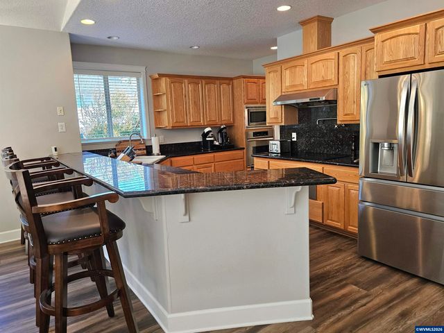 1395 West Meadows Dr NW, Salem, OR 97304
