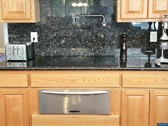 1395 West Meadows Dr NW, Salem, OR 97304