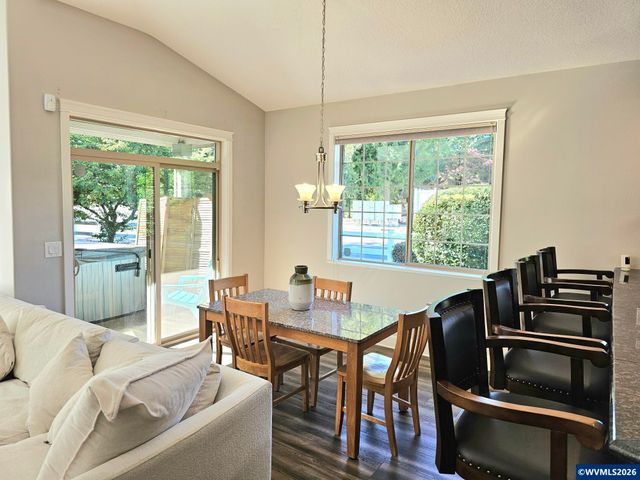 1395 West Meadows Dr NW, Salem, OR 97304