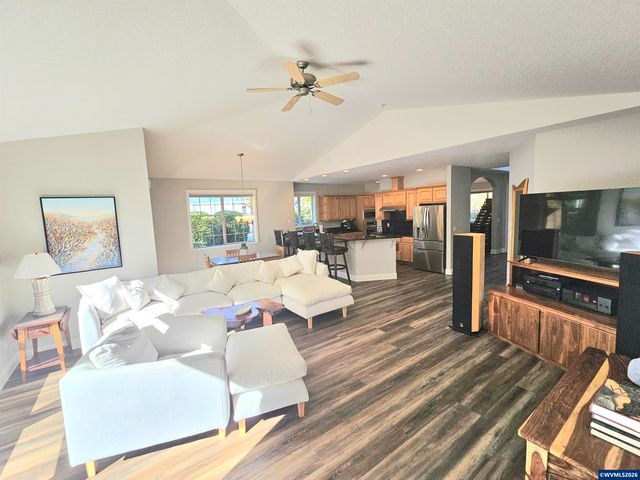 1395 West Meadows Dr NW, Salem, OR 97304