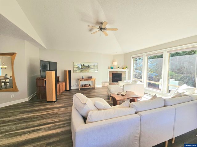 1395 West Meadows Dr NW, Salem, OR 97304