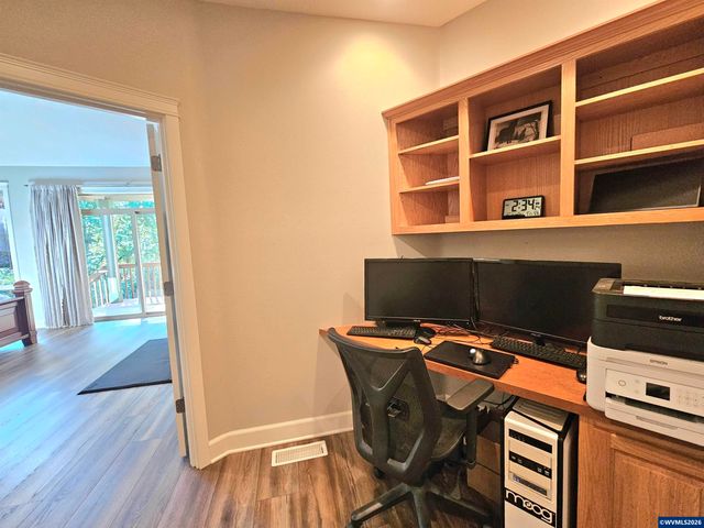 1395 West Meadows Dr NW, Salem, OR 97304