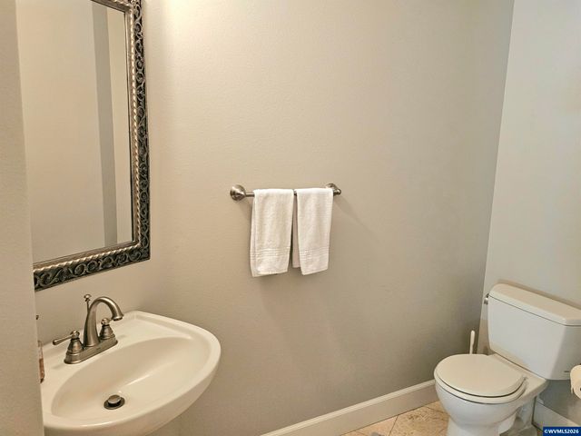 1395 West Meadows Dr NW, Salem, OR 97304