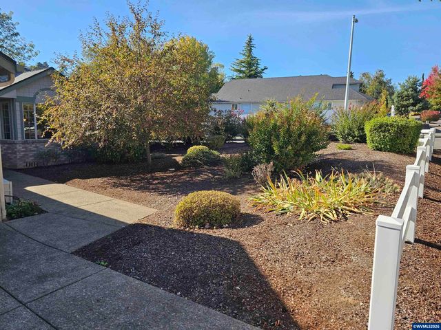 1395 West Meadows Dr NW, Salem, OR 97304