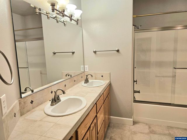1395 West Meadows Dr NW, Salem, OR 97304