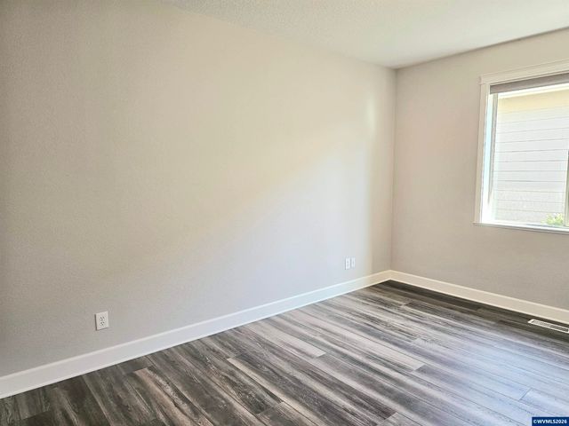 1395 West Meadows Dr NW, Salem, OR 97304