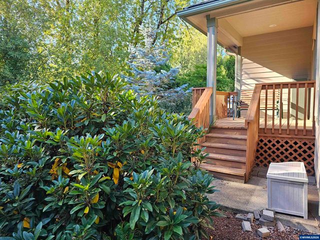 1395 West Meadows Dr NW, Salem, OR 97304