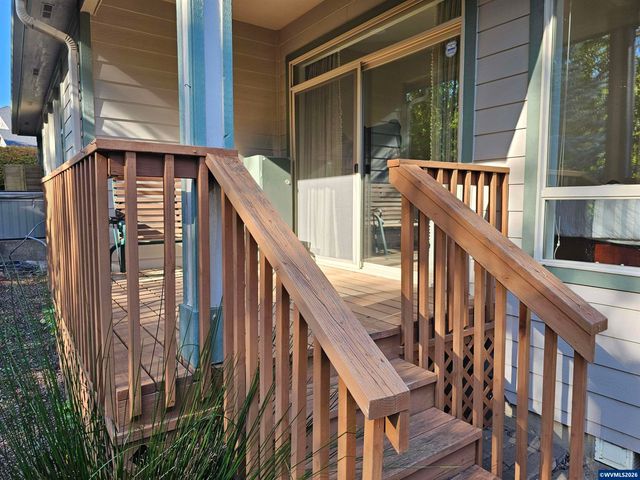 1395 West Meadows Dr NW, Salem, OR 97304