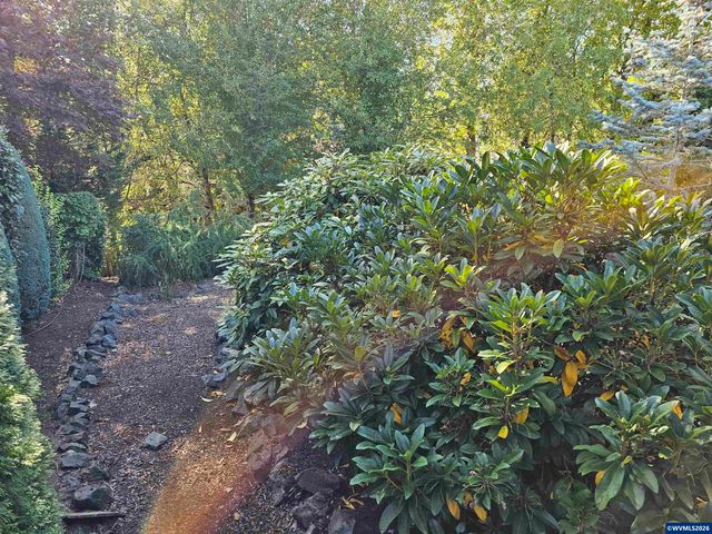 1395 West Meadows Dr NW, Salem, OR 97304