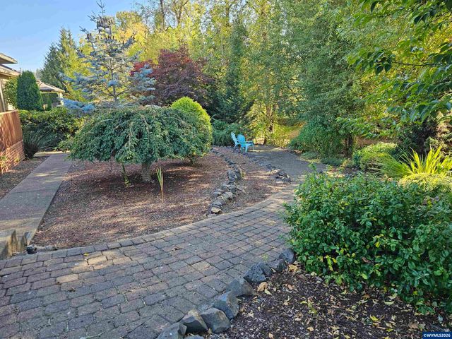 1395 West Meadows Dr NW, Salem, OR 97304