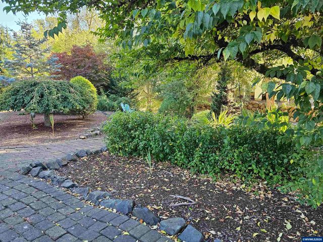 1395 West Meadows Dr NW, Salem, OR 97304