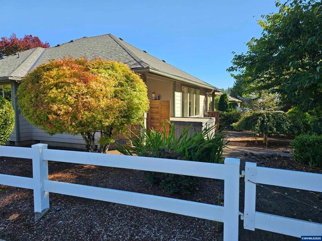 1395 West Meadows Dr NW, Salem, OR 97304