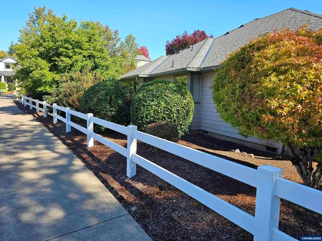 1395 West Meadows Dr NW, Salem, OR 97304