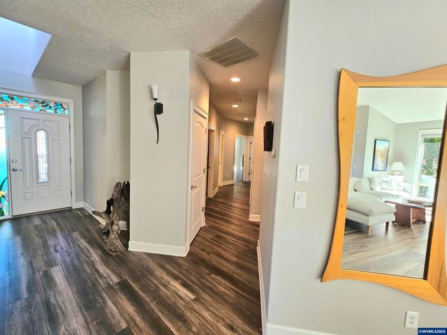 1395 West Meadows Dr NW, Salem, OR 97304