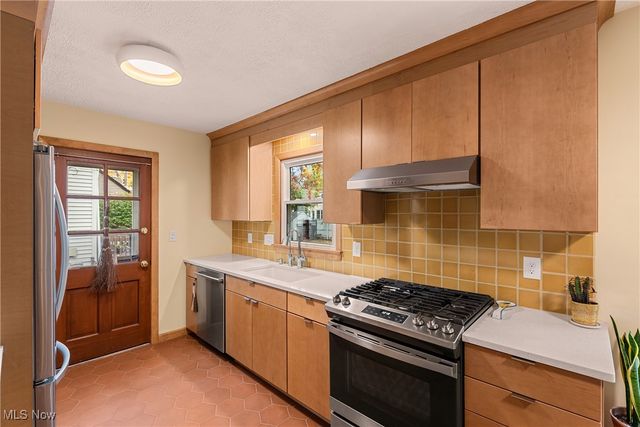 553 Kenilworth Road, Bay Village, OH 44140