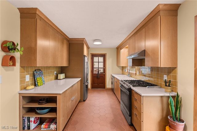 553 Kenilworth Road, Bay Village, OH 44140