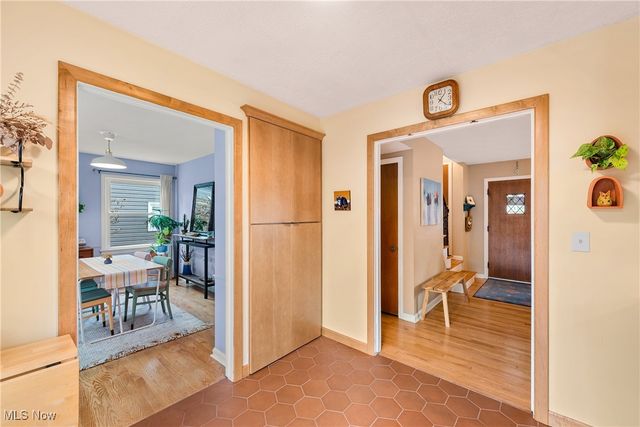 553 Kenilworth Road, Bay Village, OH 44140