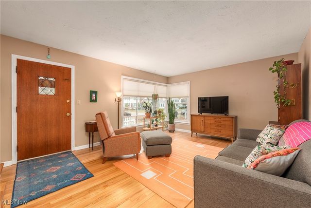 553 Kenilworth Road, Bay Village, OH 44140