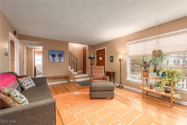 553 Kenilworth Road, Bay Village, OH 44140