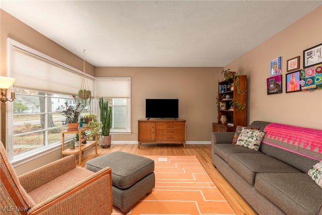 553 Kenilworth Road, Bay Village, OH 44140