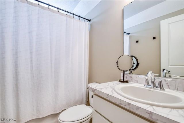 5020 Lakeview Drive, Mentor, OH 44060