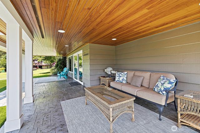 19479 Normandy Park Drive SW, Normandy Park, WA 98166