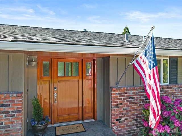 19479 Normandy Park Drive SW, Normandy Park, WA 98166