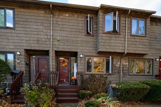 37 Towne House Road 37, Hamden, CT 06514