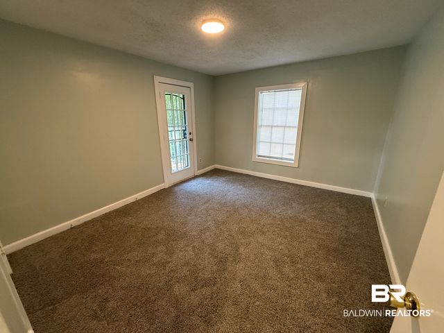 553 4th Avenue, Chickasaw, AL 36611