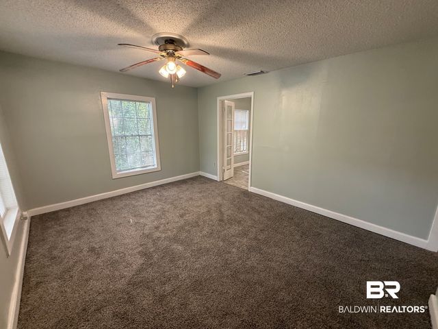 553 4th Avenue, Chickasaw, AL 36611