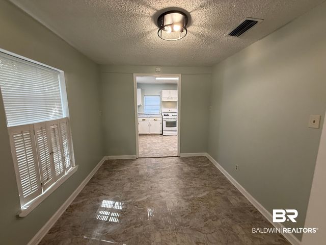 553 4th Avenue, Chickasaw, AL 36611