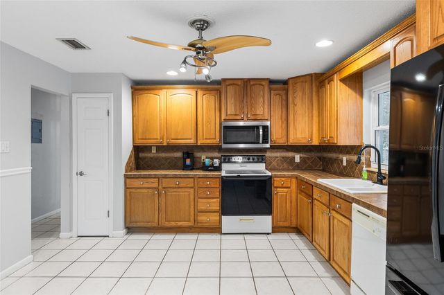 7402 W KNIGHTS GRIFFIN ROAD, Plant City, FL 33565