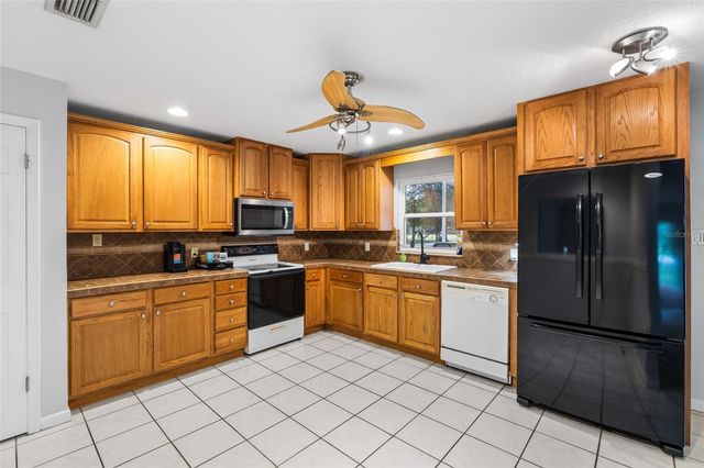 7402 W KNIGHTS GRIFFIN ROAD, Plant City, FL 33565