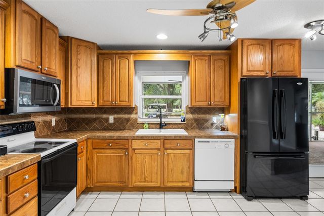 7402 W KNIGHTS GRIFFIN ROAD, Plant City, FL 33565