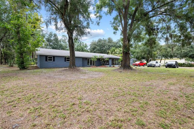 7402 W KNIGHTS GRIFFIN ROAD, Plant City, FL 33565