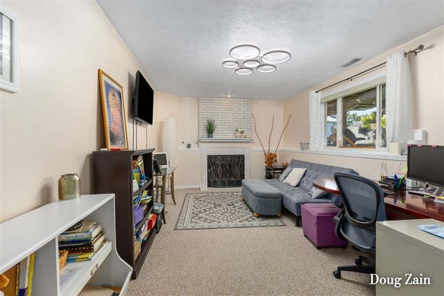 1860 Sandrel Drive, Grand Rapids, MI 49505