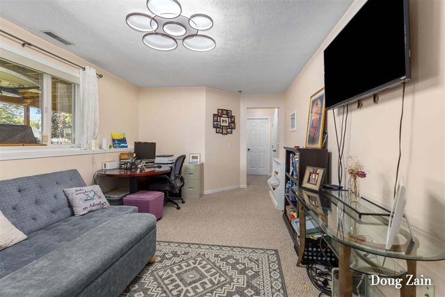 1860 Sandrel Drive, Grand Rapids, MI 49505