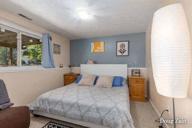 1860 Sandrel Drive, Grand Rapids, MI 49505